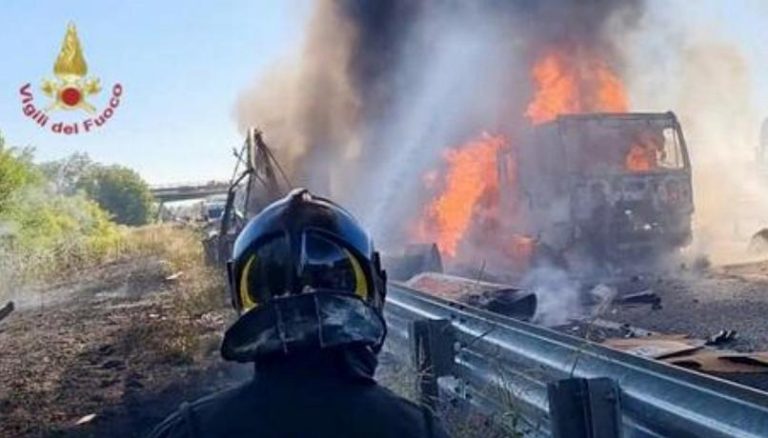 Drammatico incidente sulla A21 Torino Piacenza: un morto, un disperse e tre feriti