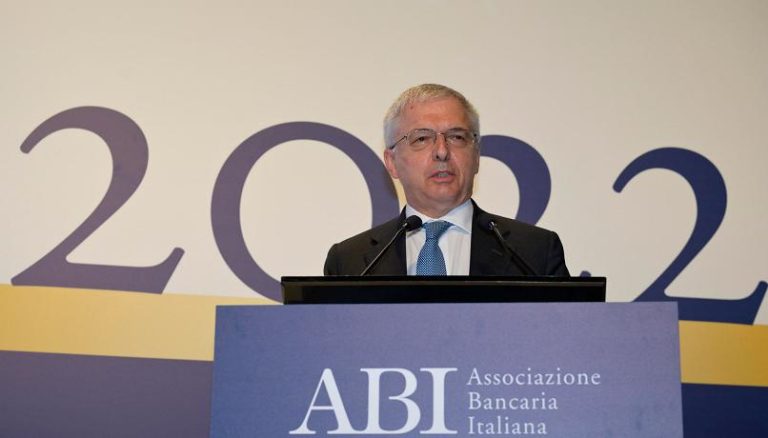 Assemblea Abi, parla il ministro Franco: “Il governo intende proseguire con il contenimento dell’impatto dei costi energetici su imprese e famiglie”