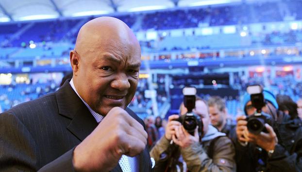 Usa, l’ex pugile George Foreman accusato di molestie sessuali: “Non mi lascerò intimidire”