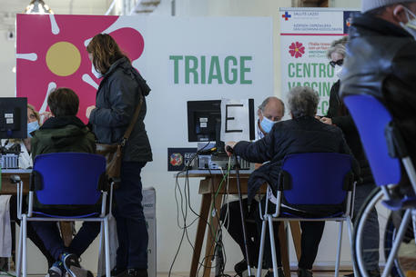 Covid, nel Lazio in pochi minuti oltre 3mila prenotazioni per la quarta dose