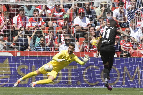 Calcio, la Lazio ha comprato il portiere Luis Maximiano