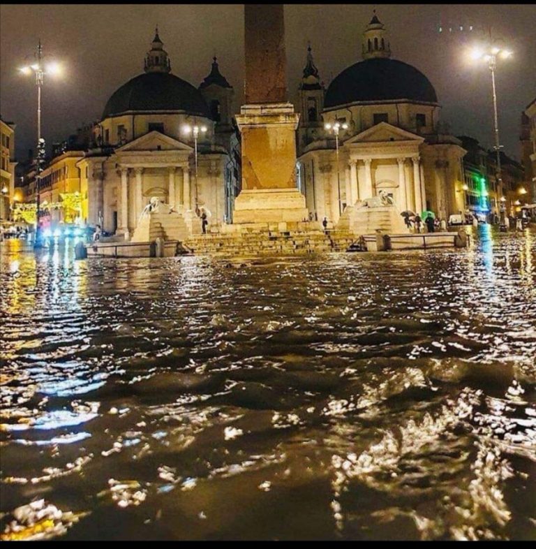 Roma, notte di paura per un violento temporale: si contano i danni e gli allagamenti