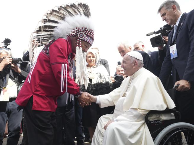 Canada, il governo critica Papa Francesco: “Le scuse alle popolazioni indigene sono insufficienti”