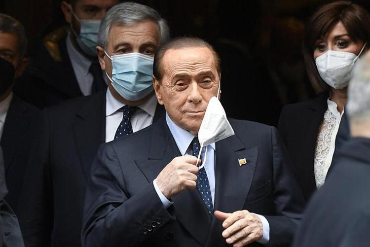 Elezioni, Berlusconi non molla: “Io sarò in campo, ho già scritto il programma”