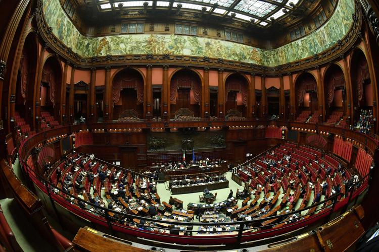 Decreto Aiuto, il M5S si astiene. Forza Italia chiede una verifica di maggioranza