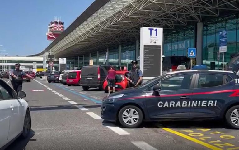 Roma, multe contri i tassisti abusivi all’aeroporto di Fiumicino