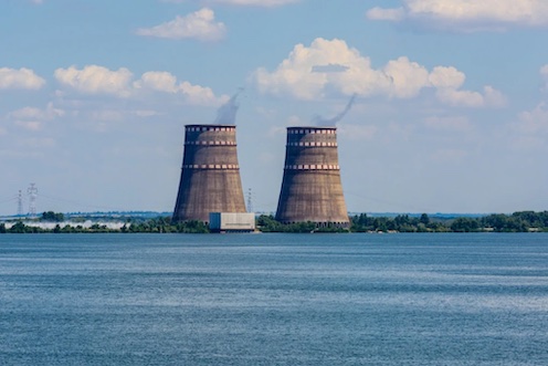 Guerra in Ucraina, ci sarebbero quattro buchi sul tetto di uno degli edifici della centrale nucleare di Zaporizhzhia