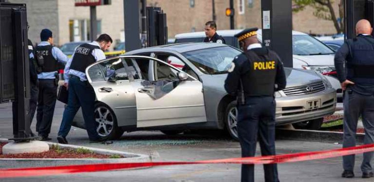 Usa, la sparatoria a Chicago: il bilancio è sei morti e trenta feriti