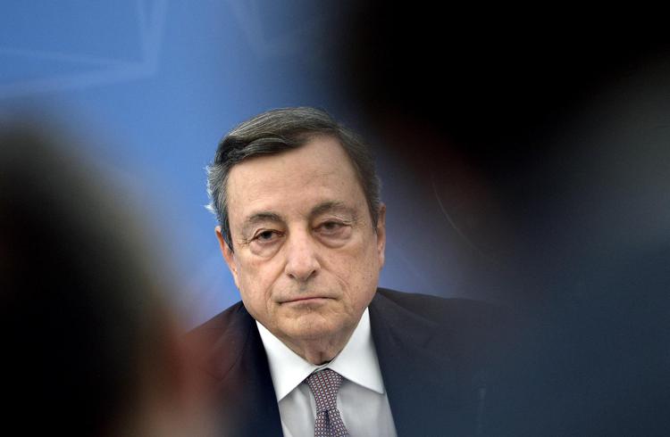 Oggi Mario Draghi sarà alla Camera poi salirà al Quirinale per formalizzare le dimissioni irrevocabili
