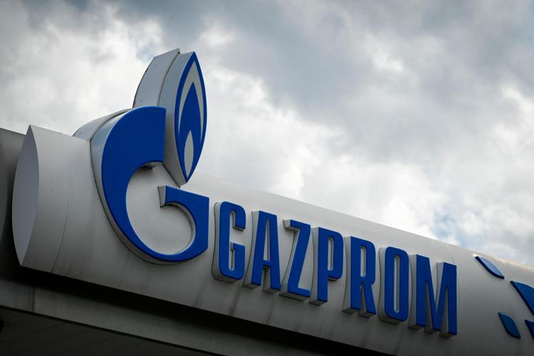 Gazprom ha avvisato i clienti europei che non potrà garantire le forniture di gas a causa di circostanze “straordinarie”,
