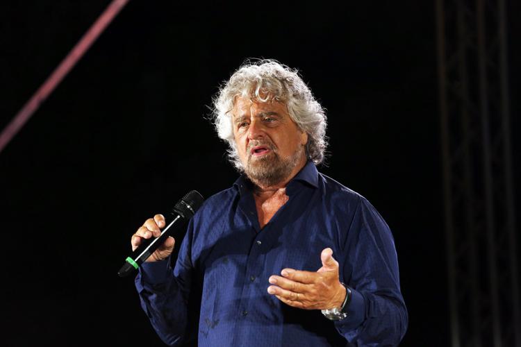 M5S, parla Beppe Grillo: “Non esiste un vento favorevole per chi non sa dove andare ma è certo che per chi va controcorrente il vento è sempre sfavorevole”