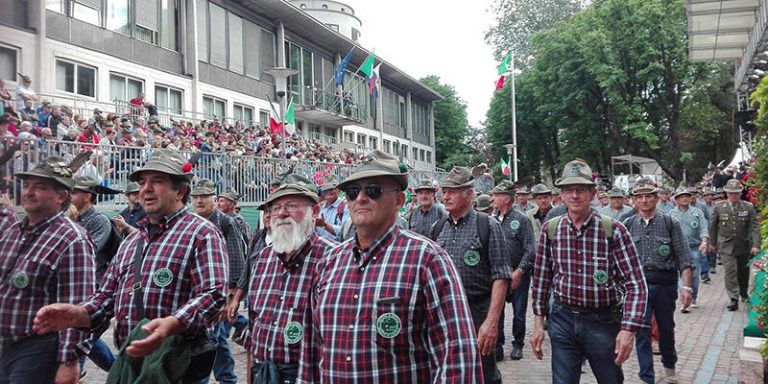 Presunte molestie al raduno degli alpini, la Procura di Rimini chiede l’archiviazione: Non ci sono le prove