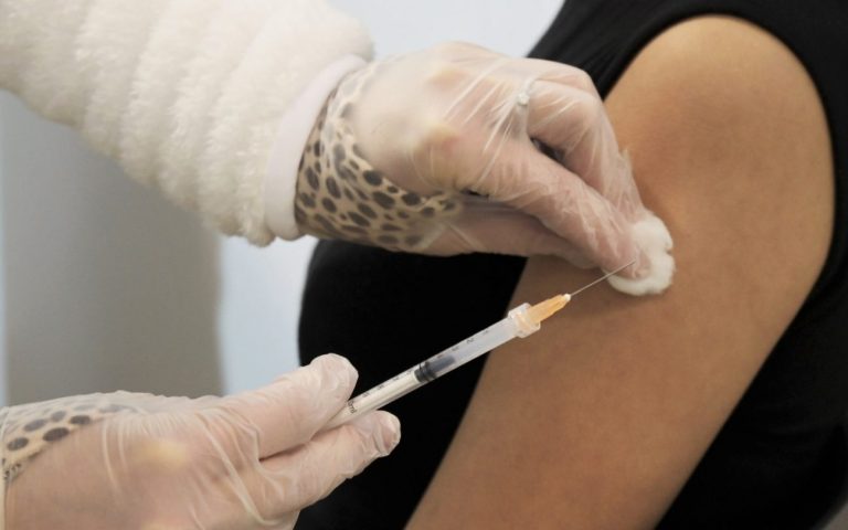 Covid, le Regioni si preparano alla riapertura degli hub per la nuova fase della campagna vaccinal