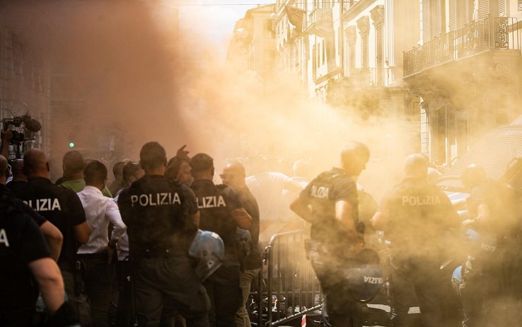 Roma, in corso la protesta dei tassisti davanti Palazzo Chigi contro le annunciate liberalizzazioni del settore