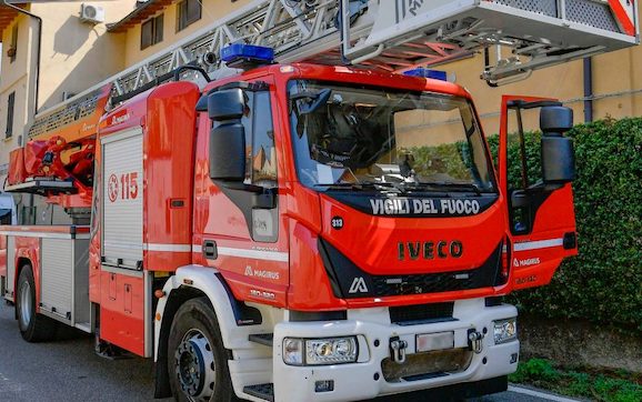 Roma, incendio all’Esquilino nel palazzo occupato in via di Santa Croce in Gerusalemme