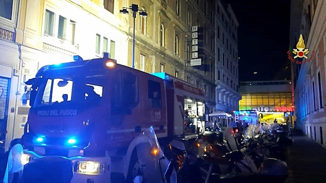 Roma, incendio in un bed & Breakfast vicino Termini: evacuate 80 persone