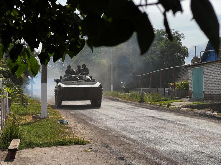 Guerra in Ucraina, le forze russe avrebbero il pieno controllo di Lysychansk nella zona di Luhansk