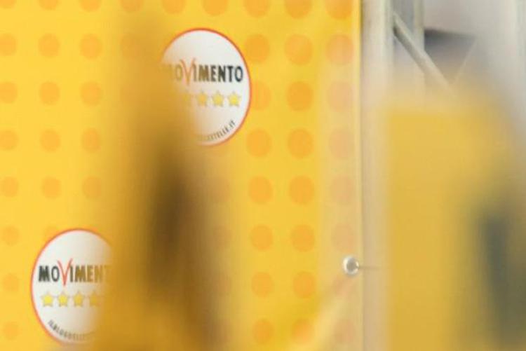 Crisi di governo, il M5S non applaude il discorso di Draghi al Senato. Conte riunito con i suoi fedelissimi