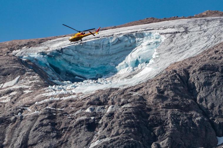 Tragedia sulla Marmolada: si cercano 17 dispersi. Sei le vittime e otto i feriti