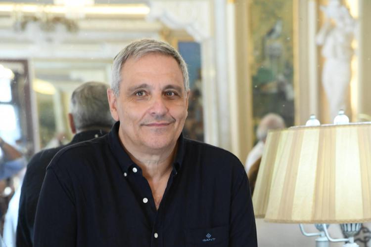 Napoli, dimesso dall’ospedale lo scrittore Maurizio de Giovanni: era stato colpito da un infarto