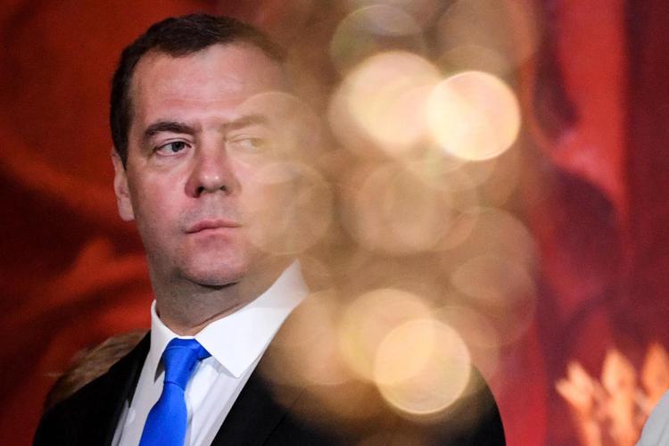 Sanzioni alla Russia, l’ira di Medvedev: ”L’idea di punire il Paese che ha il maggiore potenziale nucleare è di per sé assurda”