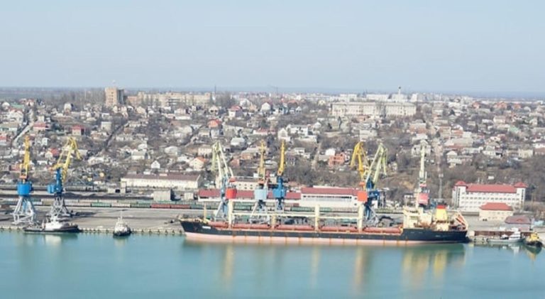 Guerra in Ucraina, separatisti filo russi sequestrano due navi straniere nel porto di Mariupol