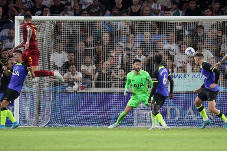 Calcio, la Roma batte il Tottenham 1-0: rete di Ibanez