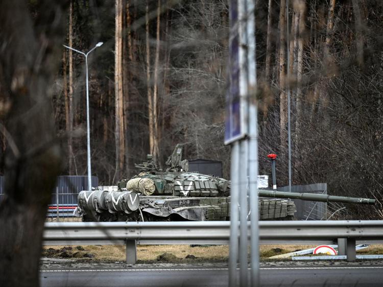 Guerra in Ucraina, secondo Kiev “I russi a Kherson i russi bruciano i corpi per nascondere il numero degli uccisi”