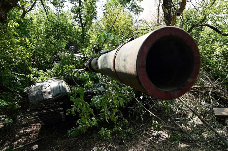 Guerra in Ucraina, le perdite russe: 38.140 soldati, 1.675 carri armati, 3.874 mezzi corazzati, 220 aerei, 188 elicotteri e 15 navi