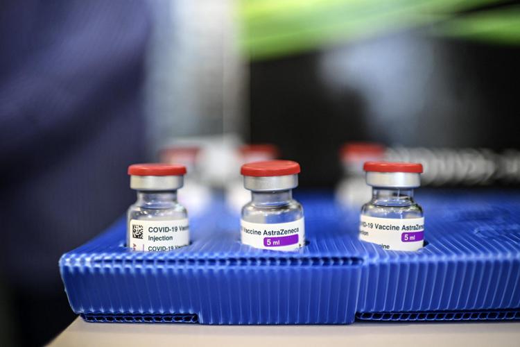 Covid, parla il sottosegretario Sileri: “Non stiamo pensando a rendere obbligatoria la quarta dose di vaccino ma sicuramente va estesa ad altre categorie”