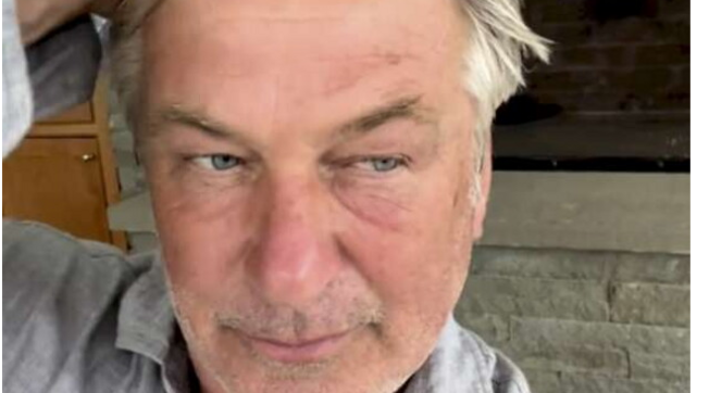 Cinema, l’attore Alec Baldwin “scaricato” da Hollywood dopo il tragico incidente sul set