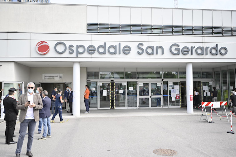 Monza: una neonata è stata abbandonata in una scatola nel parcheggio dell’ospedale San Gerardo