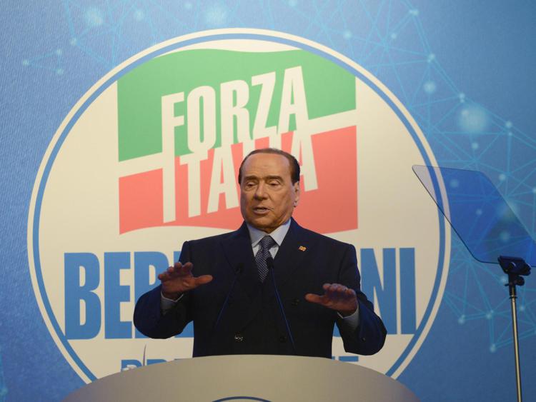 Elezioni 2022, “le pillole” di Berlusconi: “Flax tax per tutti gli italiani al 23 per cento”