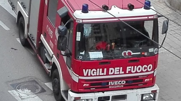 Roma, un incendio è divampato in deposito edile alla Magliana