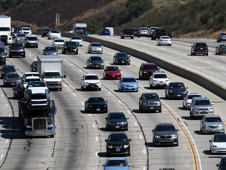Usa, la California approva il divieto di nuove auto a benzina entro il 2035