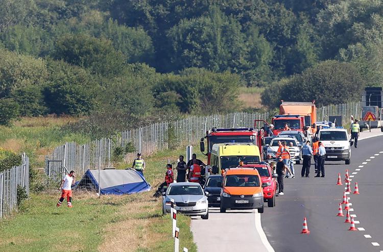 Croazia, tragico incidente stradale: esce di strada un pullman polacco: 12 morti