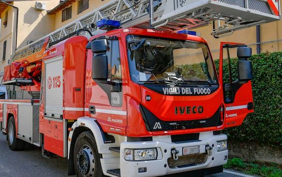 Roma, incendio nella zona di Guidonia Montecelio: evacuate alcune case vicino alle fiamme
