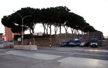 Ha lasciato il carcere di Rebibbia questo pomeriggio Loretta, la donna di 84 anni arrestata il 9 agosto scorso per aver accoltellato il marito al culmine di una lite