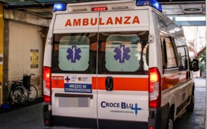 Roma, scontro tra un’auto e uno scooter in via Salaria: grave una 45enne