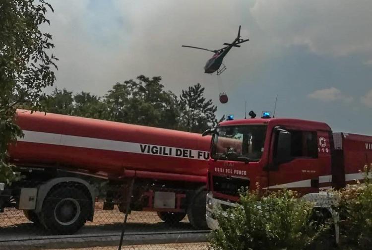 Friuli, il Carso ancora nelle morsa degli incendi nella zona di Duino Nord