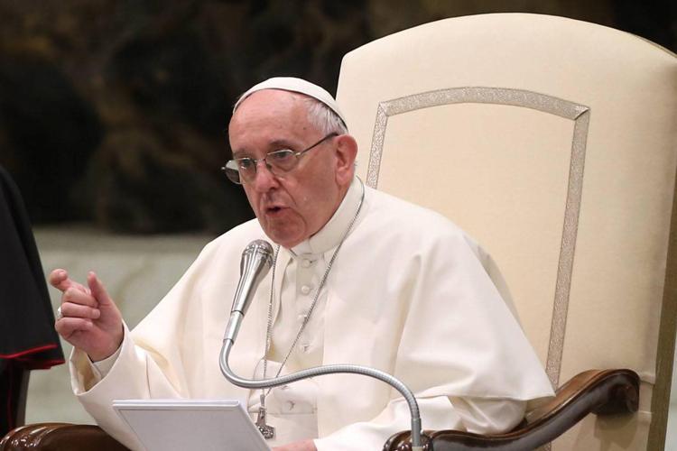 Vaticano, Papa Francesco: “Il medico mi vieta di andare per ora a Kiev o in Russia”