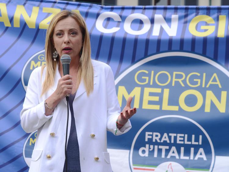 Immigranti, Giorgia Meloni insiste: “Blocco navale subito per fermare gli sbarchi”