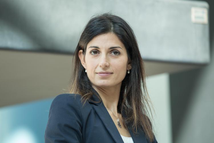 Elezioni 2022, parla l’ex sindaca Raggi: “Servono regole chiare e da subito per le parlamentarie”