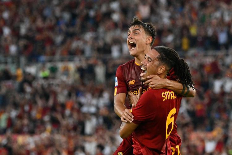 Calcio, vittoria della Roma contro la Cremonese 1-0. I giallorossi a punteggio pieno