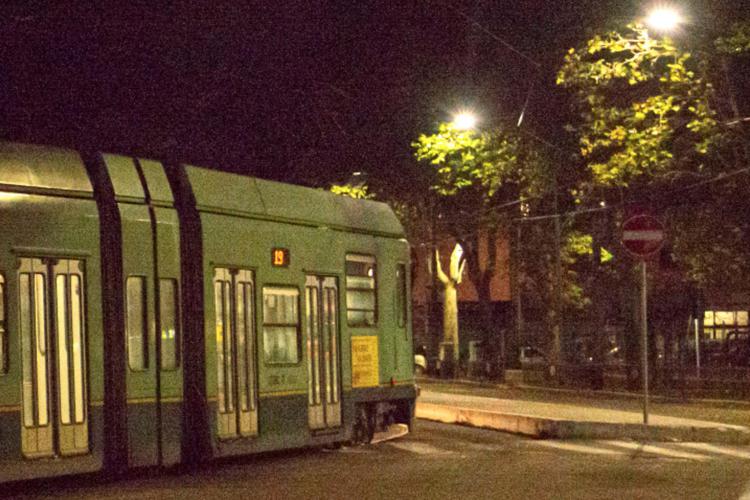 Roma, tragedia in Largo Preneste: un tram della linea 19 investe e uccide un 22enne