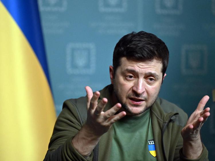 Ucraina, parla il presidente Zelensky: “La partenza di una nave carica di mais ieri da Odessa, per la prima volta dall’inizio della guerra è un primo segnale positivo, ma non bisogna farsi illusioni”