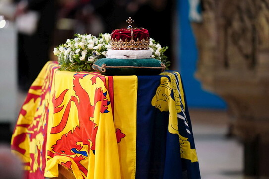 Londra: per i funerali della regina Elisabetta II niente elicotteri privati ma privilegiare voli di linea commerciali”