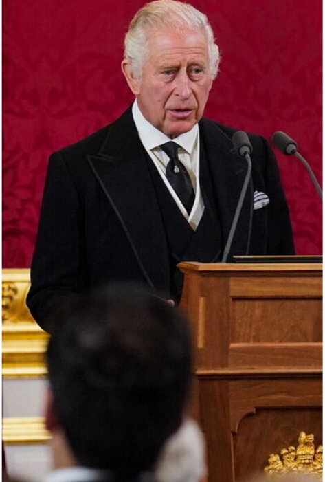Carlo III proclamato Re: “Prometto di servire la Costituzione della nostra nazione finché sarò in vita nel Regno Unito e dovunque voi viviate”