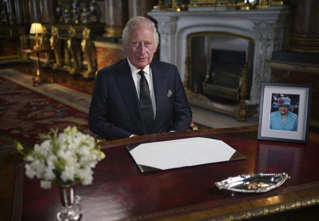 Gran Bretagna, re Carlo III parla alla Nazione: “Mi rivolgo a voi oggi con un sentimento di profonda tristezza e dolore”