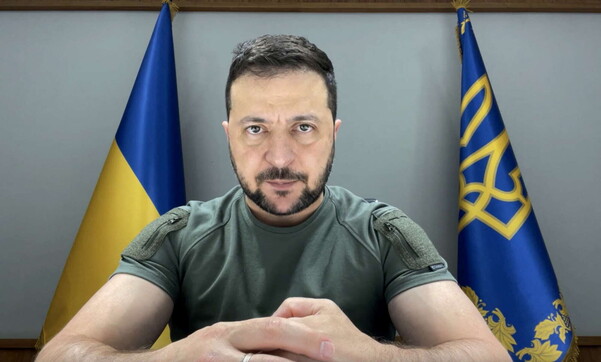 Guerra in Ucraina, Zelensky chiederà l’adesione alla Nato: “Mai accordi di pace con Putin al potere”